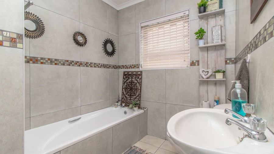 3 Bedroom Property for Sale in Franskraal Western Cape